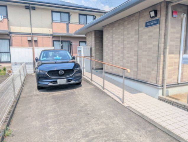 メゾンフルールの駐車場