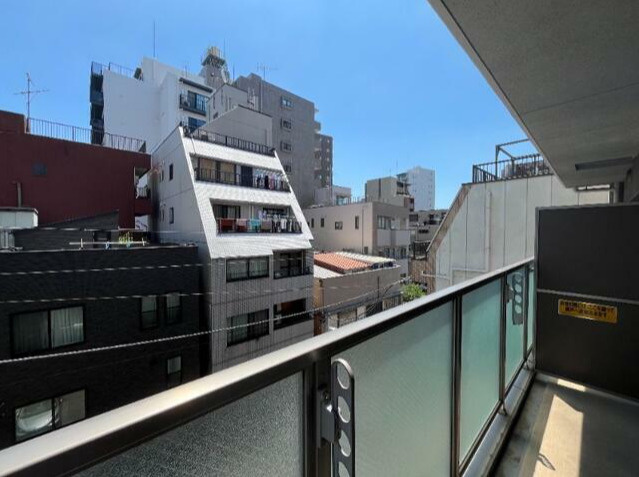 フォースター入谷のバルコニー