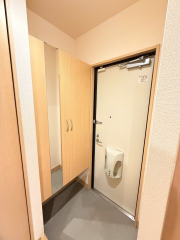 メゾンドエトワール神戸西山町の玄関