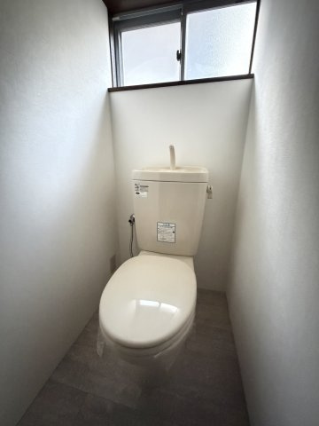 二宮町3丁目連棟住居(東5)のトイレ
