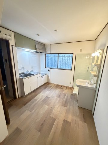 二宮町3丁目連棟住居(東5)の居間・リビング