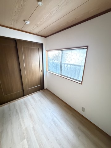 二宮町3丁目連棟住居(東5)の洋室