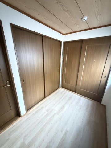 二宮町3丁目連棟住居(東5)の洋室