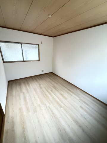 二宮町3丁目連棟住居(東5)の洋室