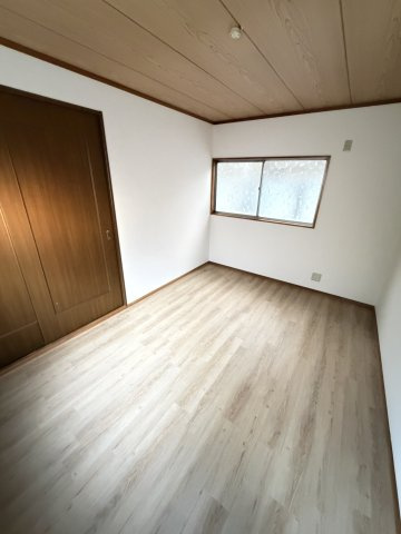 二宮町3丁目連棟住居(東5)の洋室