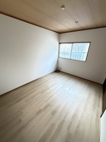 二宮町3丁目連棟住居(東5)の洋室