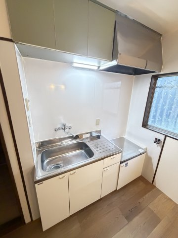 二宮町3丁目連棟住居(東5)のキッチン