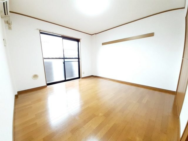 シャトー長尾の居間・リビング