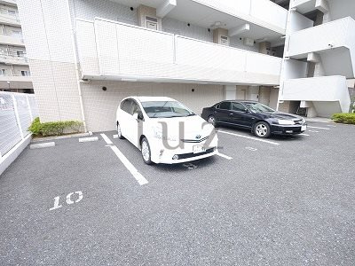 ドメイン横濱鶴見の駐車場