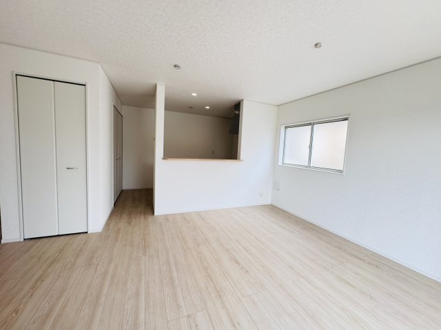 松戸市六実５丁目新築戸建（六実第12）の居間・リビング|18帖リビングダイニングキッチン