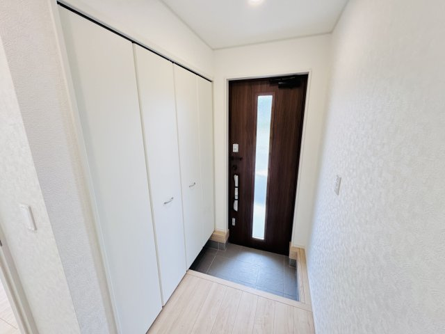松戸市六実５丁目新築戸建（六実第12）の玄関|玄関ホール・シューズクローゼット