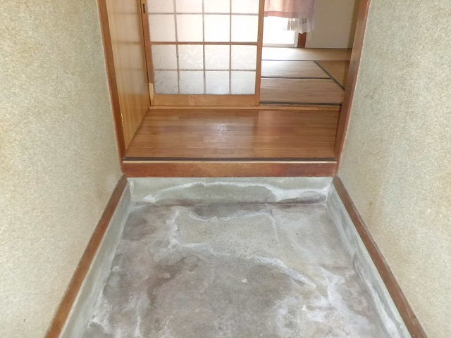 福富西渡邊　倉庫・借家の玄関