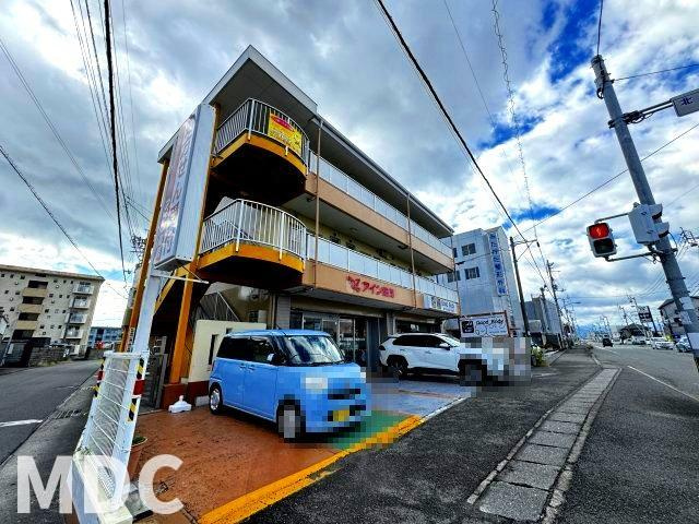 ハッピーハイツ北島の駐車場