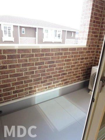 徳島市北島田町１丁目のアパートのバルコニー
