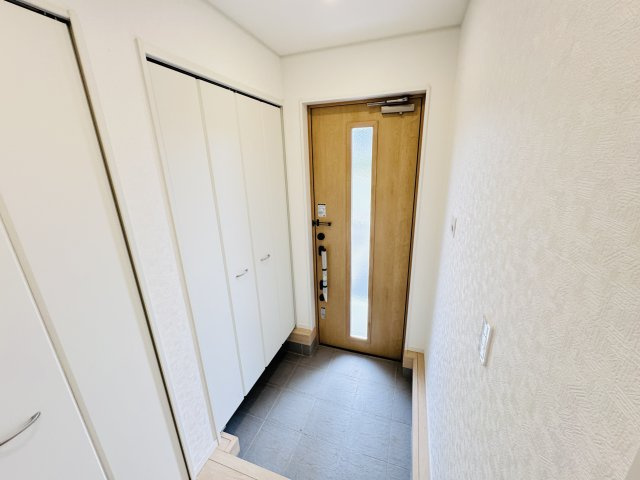 松戸市六実５丁目新築戸建（六実第12）の玄関|玄関ホール・シューズクローゼット