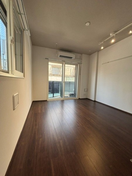 Ｔｈｅ　Ｓｈｉｎａｇａｗａ　Ｅａｓｔ　Ｒｅｓｉｄｅｎｃｅの居間・リビング|こちらの居間で趣味の時間をお楽しみください
