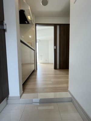 【玄関】 | ＳＨＯＫＥＮ　Ｒｅｓｉｄｅｎｃｅ東神奈川 | 同物件別部屋