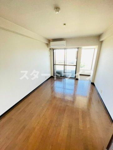 大阪市東淀川区柴島２丁目の賃貸マンションの居間・リビング