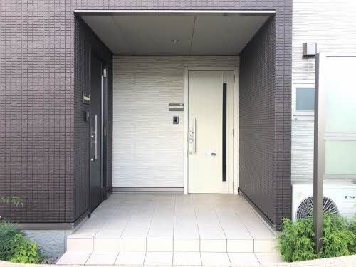 グランドール津高　弐番館のエントランス