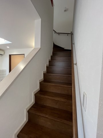 【その他】 | 西持田町中古戸建 | 階段です