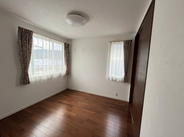 【洋室】 | 西持田町中古戸建 | 個人の部屋や寝室として使える洋室です
