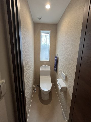 【トイレ】 | 西持田町中古戸建 | 2階トイレです。