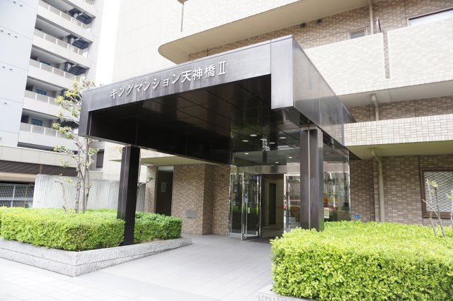 大阪市北区天神橋７丁目の賃貸マンションのエントランス