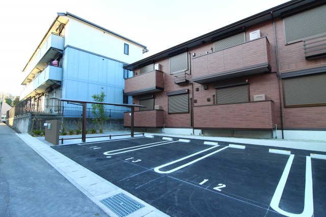 ラッジョ・クラルテ　クラルテの駐車場