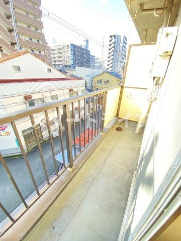 大阪市淀川区東三国４丁目の賃貸マンションのバルコニー