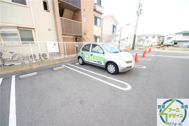 マンションリモーネの駐車場