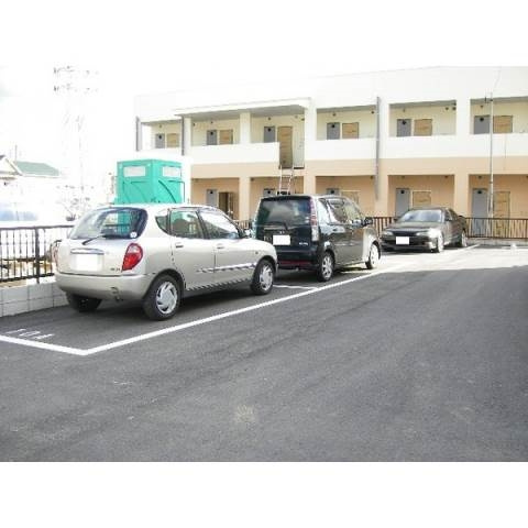 リバーサイドαの駐車場