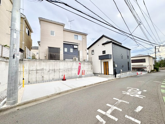 朝霞市溝沼６丁目の新築一戸建の前面道路含む現地写真