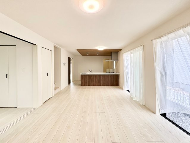 朝霞市溝沼６丁目の新築一戸建の居間・リビング|LDK18帖