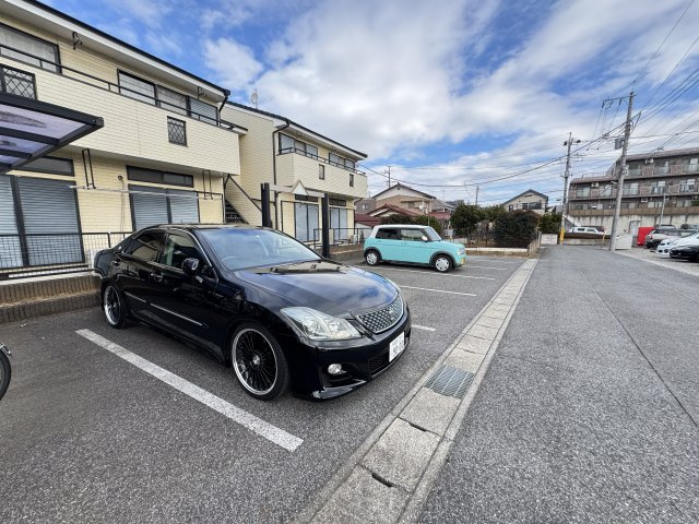 リバティーの駐車場
