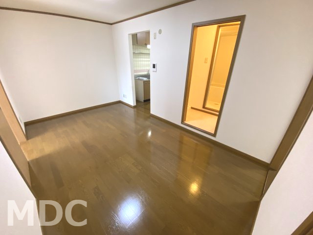 徳島市北矢三町２丁目のアパートの居間・リビング