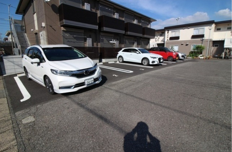メゾンド・ラ・ラーの駐車場