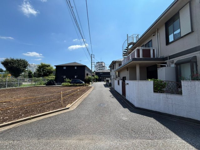 練馬区上石神井1丁目　新築戸建　全2棟の前面道路含む現地写真|現地写真

現地ご見学希望・資料請求などお気軽にお問い合わせ下さい！
03-5990-5201