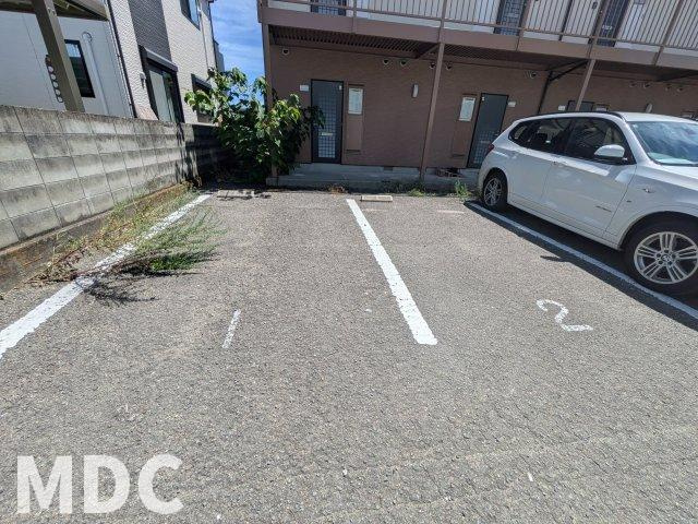 サニーコート山松の駐車場