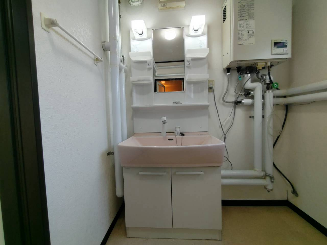 昭和中央1丁目中古住宅の独立洗面台