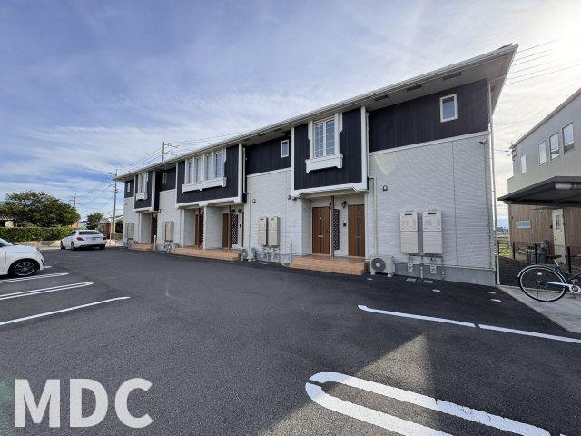 徳島市応神町西貞方字小島のアパートの駐車場