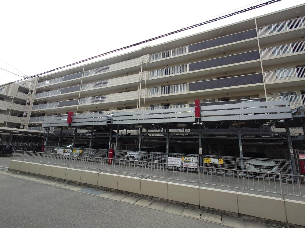ロジュマン上甲子園サウスコートの駐車場