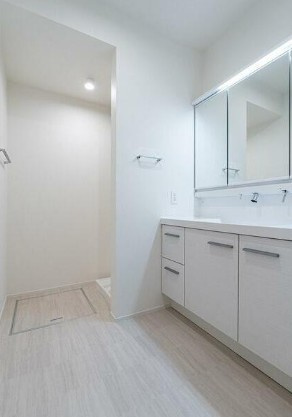 【独立洗面台】 | 杉並区桃井1丁目戸建賃貸 | 嬉しい独立洗面台付き。