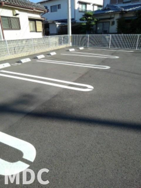 徳島市川内町榎瀬のアパートの駐車場