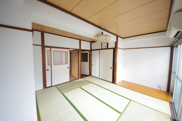 写真は改装前になります。