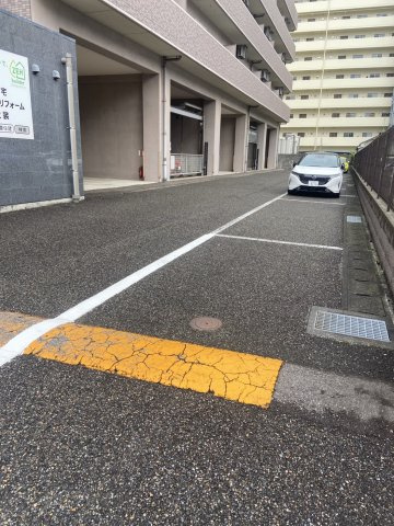 新潟市中央区川端町３丁目のアパートの駐車場