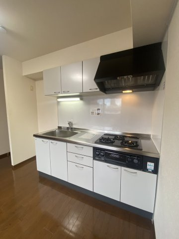 新潟市中央区川端町３丁目のアパートのキッチン