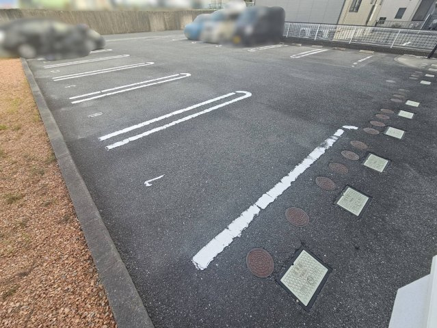 リバーサイドガーデンの駐車場