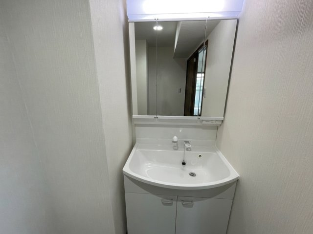 三愛シティライフ箱崎10の独立洗面台|洗面台新品交換済み。