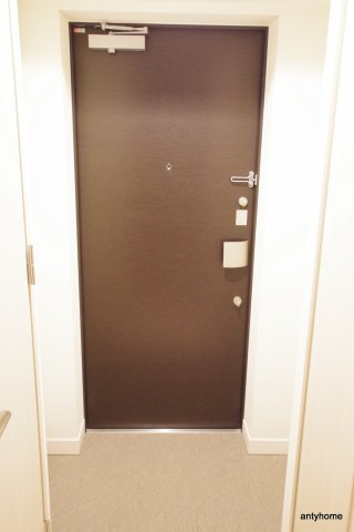 プレサンス南森町駅前　仲介手数料無料の玄関