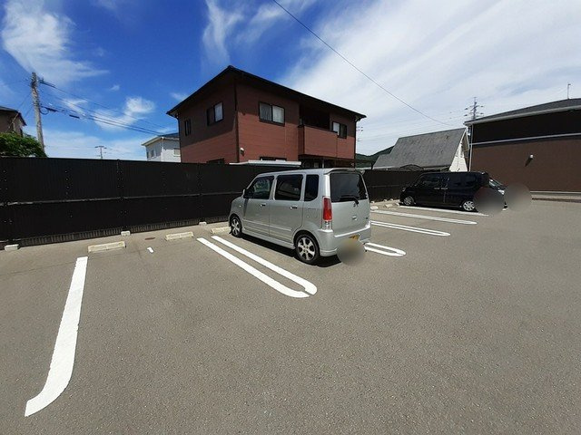 ミルト立花Ⅶの駐車場|駐車場があるので、車を買う予定の方も安心です